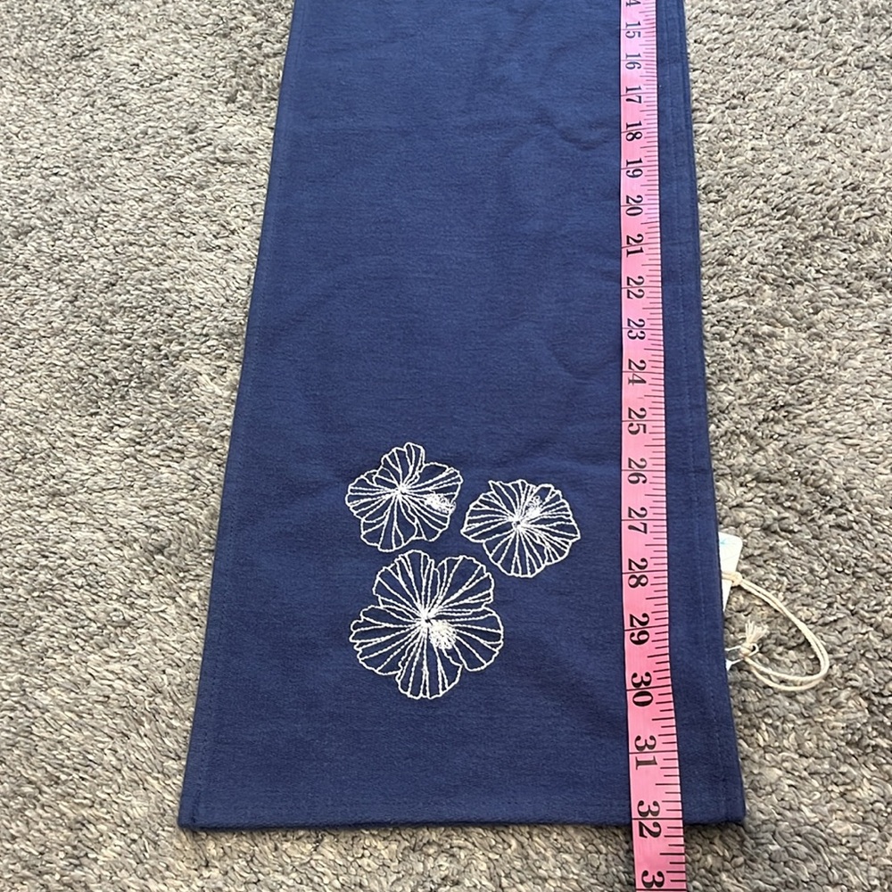 Tag Aloha Co. | NWT Hibiscus Embroidered Scarf - Picture 5 of 6